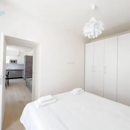 Corridoni 2d Tirabora Short Rent Triëst