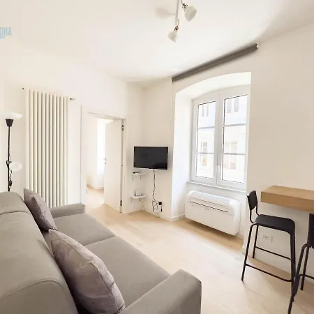 Corridoni 2d Tirabora Short Rent Triëst